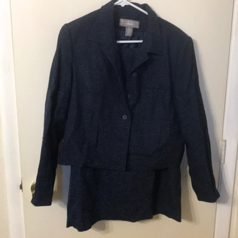 Norton 14p navy skirt suit